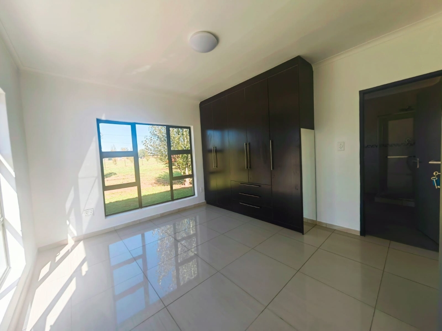 5 Bedroom Property for Sale in Grimbeeck Park North West